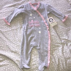 👶🏽Gerber Baby girl 3 mo footie pajamas👶🏽